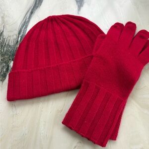 Bloomingdale’s’s Cashmere unworn hat/glove set